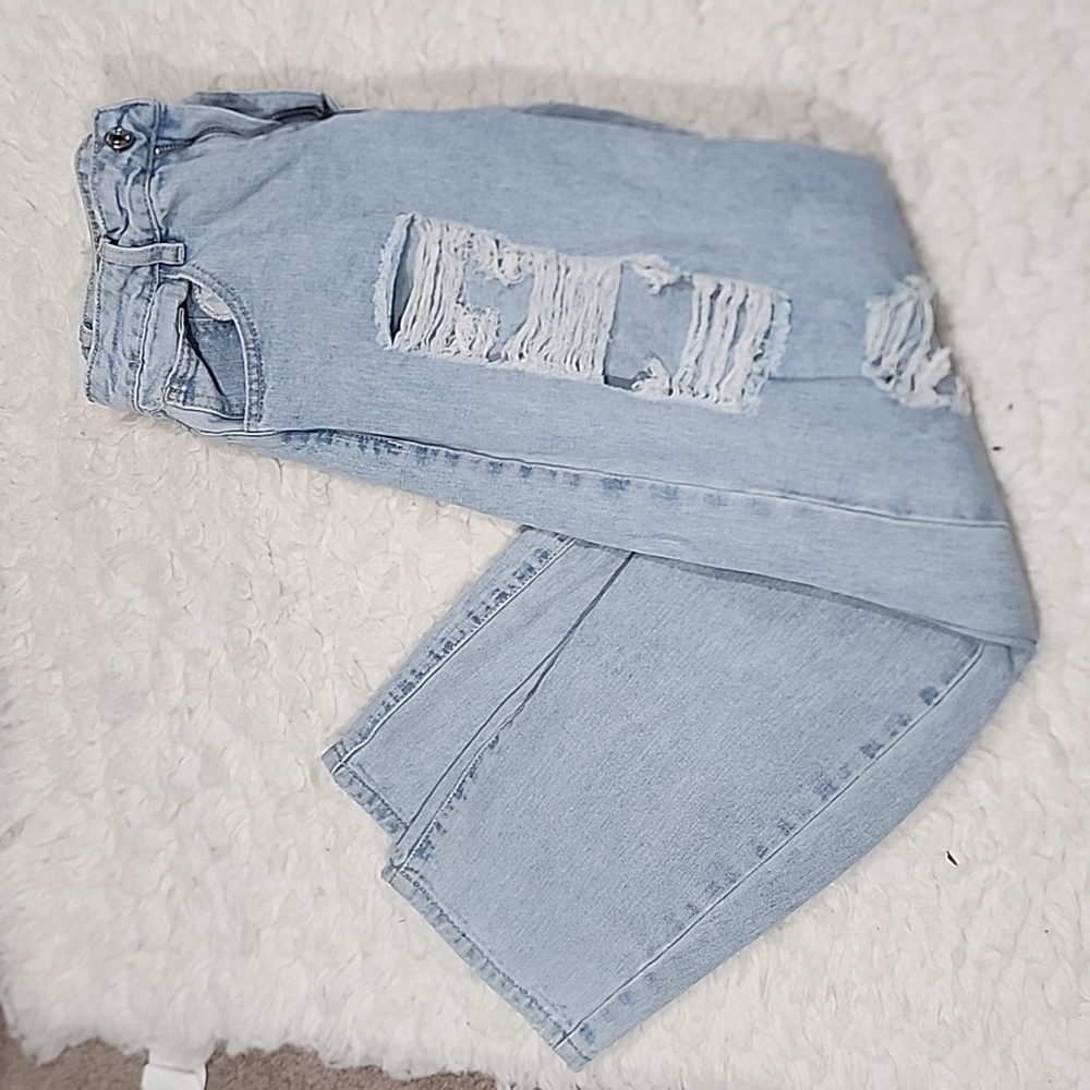 Distressed Riped High Waist Denim Jean. S - Picture 8 of 13